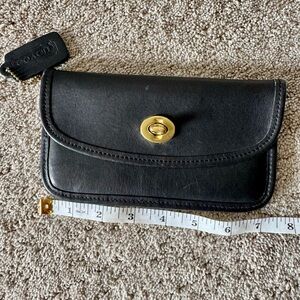 COACH vintage Black Leather Wallet with Gold Clasp